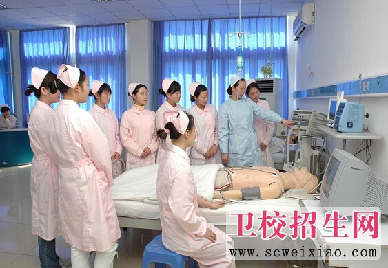 三峽醫(yī)藥高等?？茖W校重癥監(jiān)護實訓室開展實訓教學