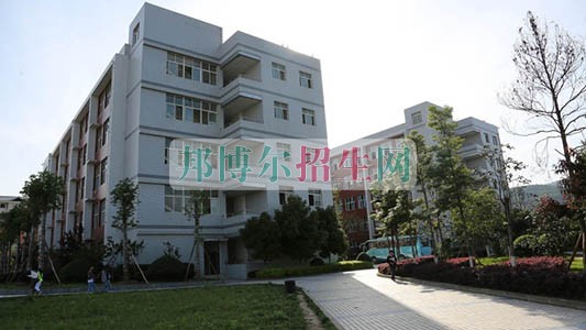 重慶市經(jīng)貿(mào)中等專(zhuān)業(yè)學(xué)校有哪些專(zhuān)業(yè)