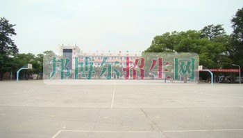 瀘縣建筑職業(yè)中專學校2016年報名條件、招生對象