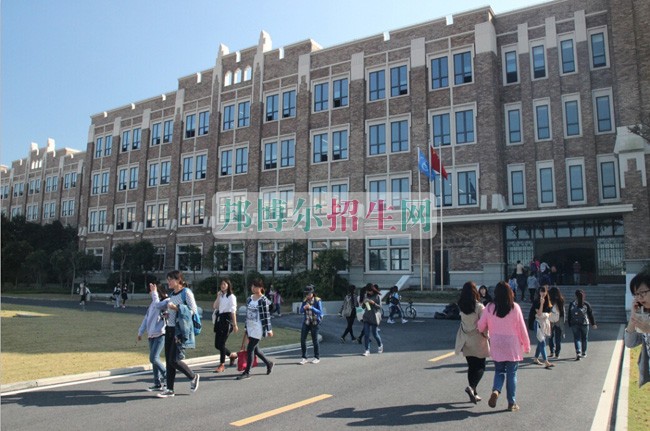 上海外國(guó)語(yǔ)大學(xué)賢達(dá)經(jīng)濟(jì)人文學(xué)院2016年招生簡(jiǎn)章
