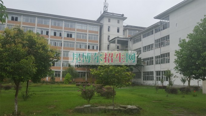 成都信息技術(shù)學(xué)校報(bào)名條件、招生對(duì)象