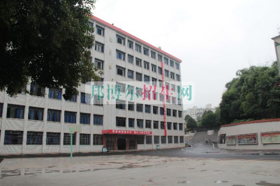 貴州省電子信息高級(jí)技工學(xué)校2016年報(bào)名條件、招生對(duì)象