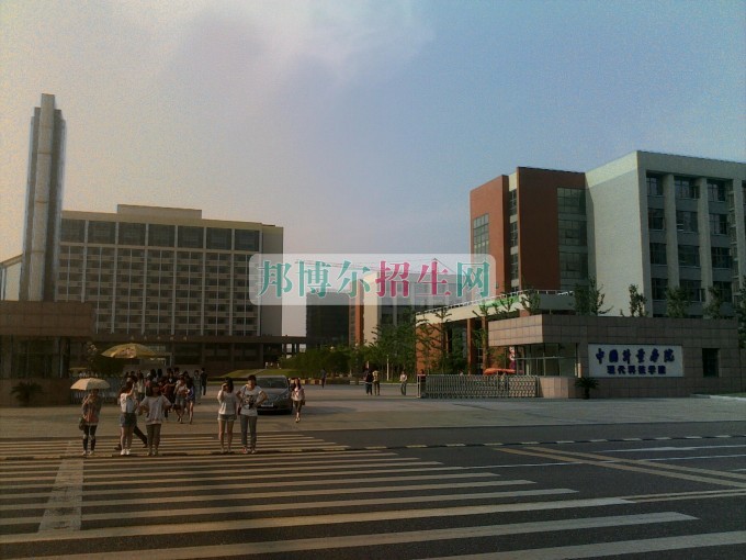 中國(guó)計(jì)量學(xué)院現(xiàn)代科技學(xué)院招生辦聯(lián)系電話(huà)