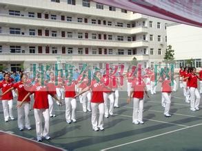 中等?？剖侵袑? width=