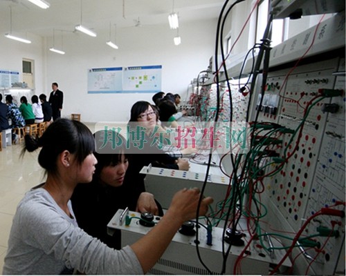 初中生可以讀計算機應用技術(shù)嗎