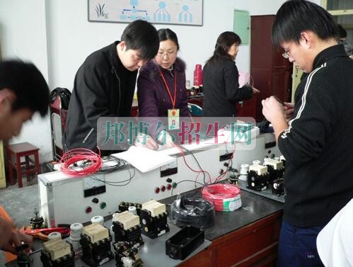 男生可以讀應用電子技術(shù)嗎