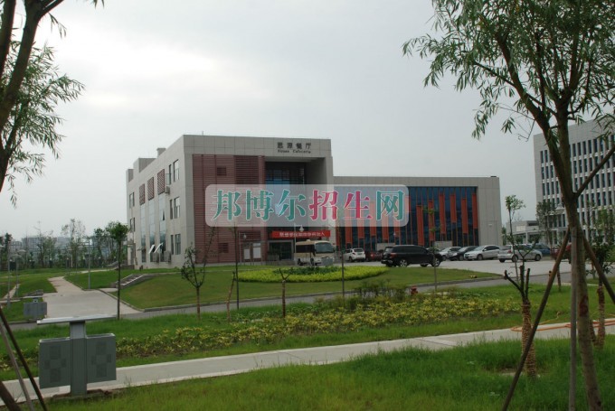 成都電子信息工程技術(shù)學校報名條件