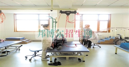 成都哪些大專學(xué)?？祻?fù)治療好