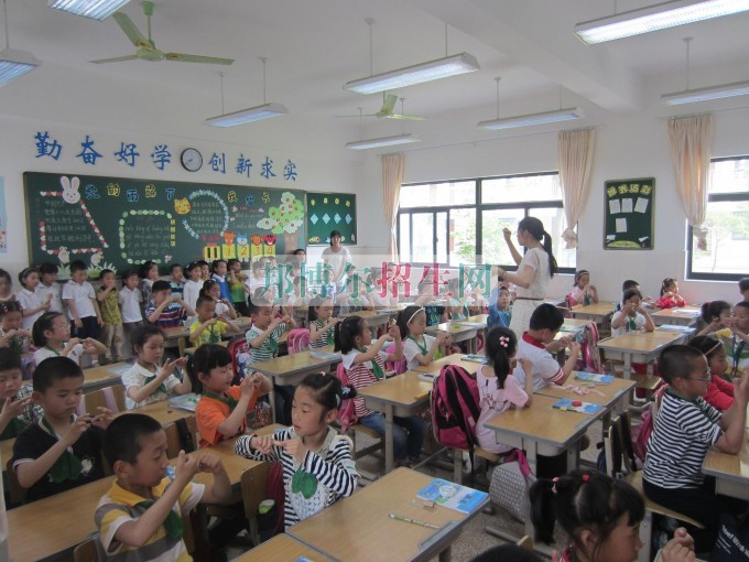 成都高中生讀教育技術(shù)學好嗎