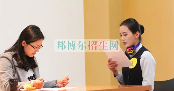 成都航空旅游職業(yè)學(xué)校開啟新學(xué)期首場招聘，場面火爆美女如云