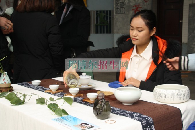 天府新區(qū)成人中等專業(yè)學(xué)校“美好新區(qū)，千年廣都”
