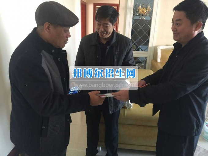涼山民族師范學校領導新春走訪慰問離退休老干部