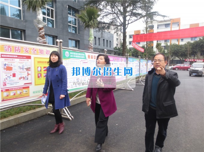 南充師范學(xué)?；ㄩ_滿堂盛世春——南充師范歡慶“三八”節(jié)