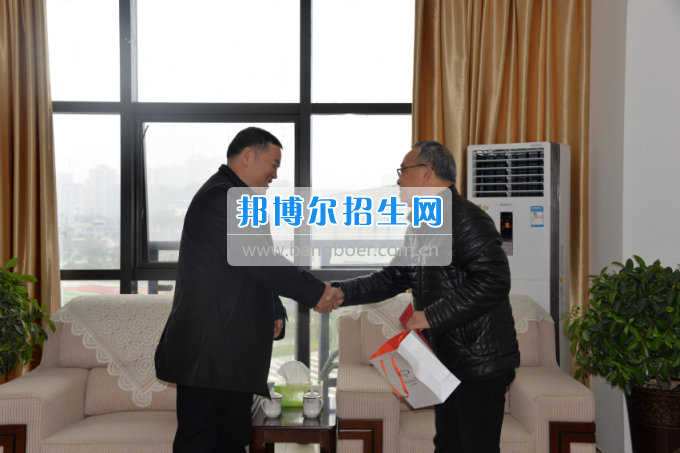 川南幼兒師范高等專(zhuān)科學(xué)校慰問(wèn)并指導(dǎo)工作