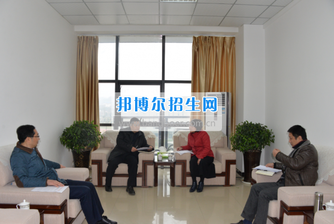 川南幼兒師范高等專(zhuān)科學(xué)校慰問(wèn)并指導(dǎo)工作