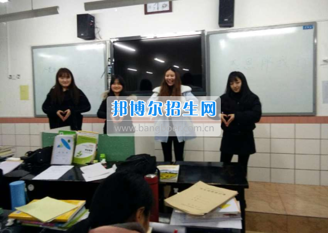 川南幼兒師范高等?？茖W(xué)校學(xué)前教育一系開展“感恩”主題系列教育活動