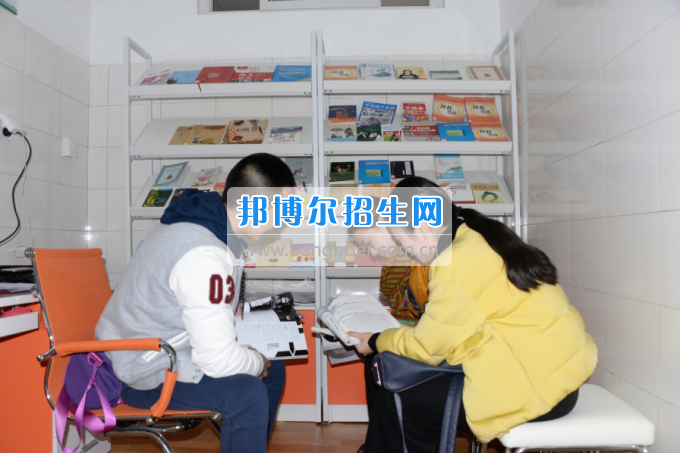 川南幼兒師范高等專科學(xué)校黨團(tuán)工作站、圖書漂流站在學(xué)生公寓正式運(yùn)行