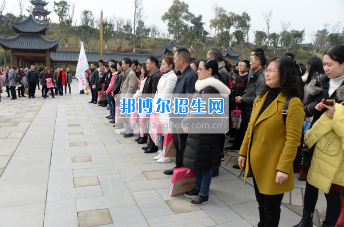 川南幼兒師范高等專科學(xué)校舉行慶祝國(guó)際勞動(dòng)?jì)D女節(jié)活動(dòng)