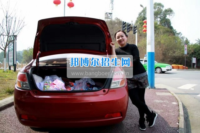 四川省樂山市第一職業(yè)高級(jí)中學(xué)春風(fēng)十里，不如你
