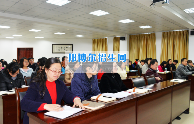川南幼兒師范高等專科學(xué)校召開輔導(dǎo)員班主任工作例會加強和改進學(xué)生思想政治工作
