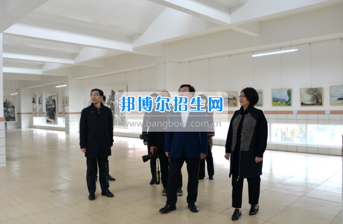 川南幼兒師范高等?？茖W(xué)校作“互聯(lián)網(wǎng)+教育”專題報(bào)告