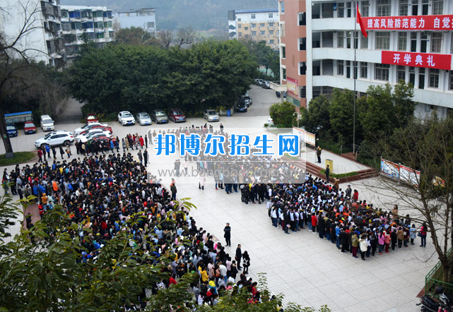 南充市建華職業(yè)中學(xué)簡(jiǎn)短、高效的開(kāi)學(xué)典禮
