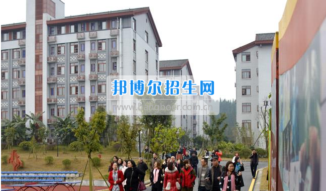 南充市建華職業(yè)中學開展“請進來，走出去”校際交流活動