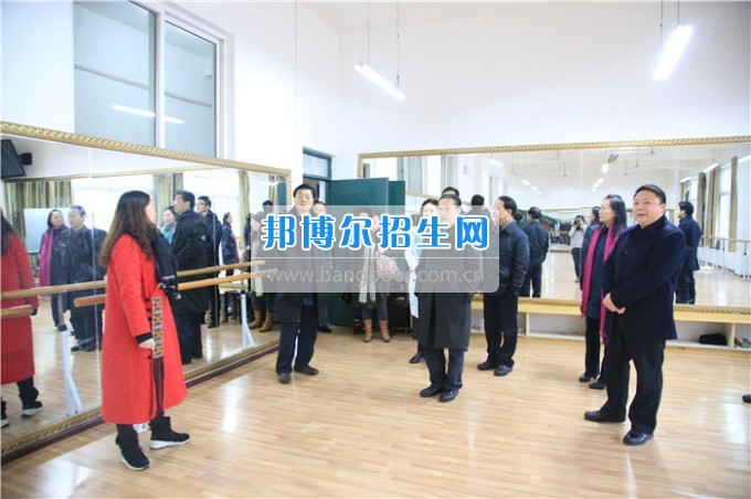 四川音樂學(xué)院黨委書記、院長林戈爾教授一行到川北幼兒師范高等?？茖W(xué)?？疾? width=