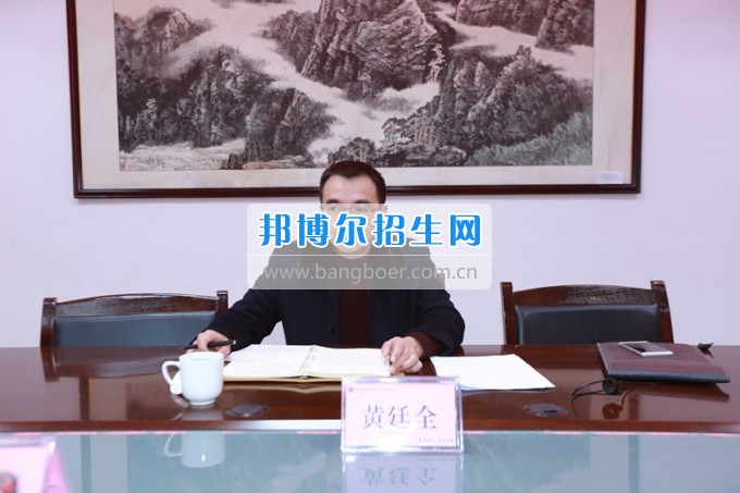 川北幼兒師范高等?？茖W(xué)校召開領(lǐng)導(dǎo)班子“兩學(xué)一做”專題民主生活會