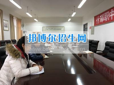 四川省商貿學校到四川省什邡市職業(yè)中專學校參觀交流