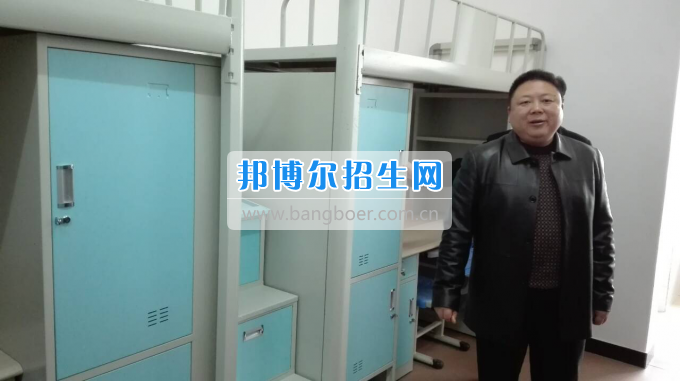 川北幼兒師范高等?？茖W(xué)校張廷鑫校長(zhǎng)帶隊(duì)考察學(xué)生公寓設(shè)備