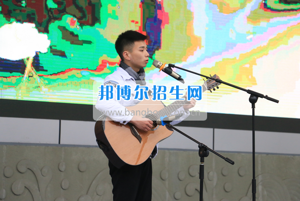 成都市洞子口職業(yè)高級中學舉行“成都，因我更美麗”主題開學典禮
