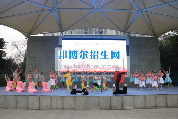 成都市洞子口職業(yè)高級中學舉行“成都，因我更美麗”主題開學典禮