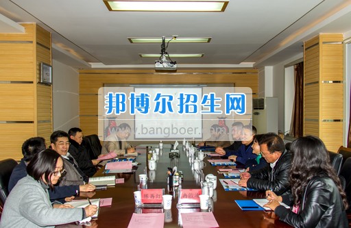 興義民族師范學院劉照惠校長率隊到省屬高?？疾旌笄诠芾砉ぷ? width=