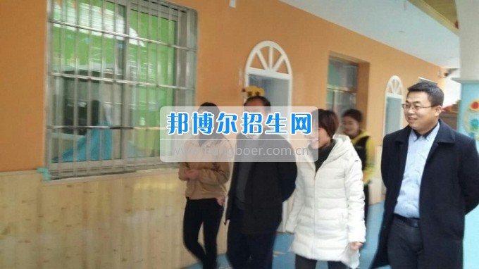 南充師范學(xué)校蔡禮儒校長(zhǎng)赴高坪、嘉陵參加實(shí)習(xí)就業(yè)基地掛牌并看望實(shí)習(xí)生