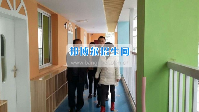 南充師范學(xué)校蔡禮儒校長(zhǎng)赴高坪、嘉陵參加實(shí)習(xí)就業(yè)基地掛牌并看望實(shí)習(xí)生