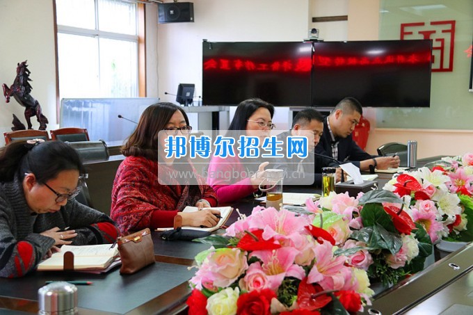 云南師范大學(xué)商學(xué)院召開應(yīng)用本科轉(zhuǎn)型試點(diǎn)高校轉(zhuǎn)型發(fā)展評(píng)價(jià)工作布置會(huì)