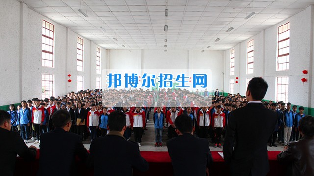 馨知心集團(tuán)、云南動高鐵普鐵公司、上海大眾等多家單位在我校舉辦招聘會