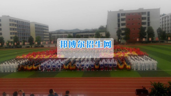 南充信息工程職業(yè)學(xué)校學(xué)生參加2017年南充市中職學(xué)生田徑運(yùn)動(dòng)會