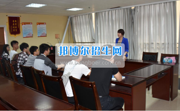 新疆自治區(qū)溫宿縣教育工委到銅仁幼兒師范高等?？茖W(xué)校招聘2017屆畢業(yè)生