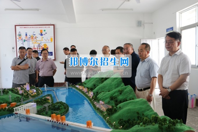四川省政協(xié)民進主委到綿陽市交通技工學(xué)校校進行調(diào)研