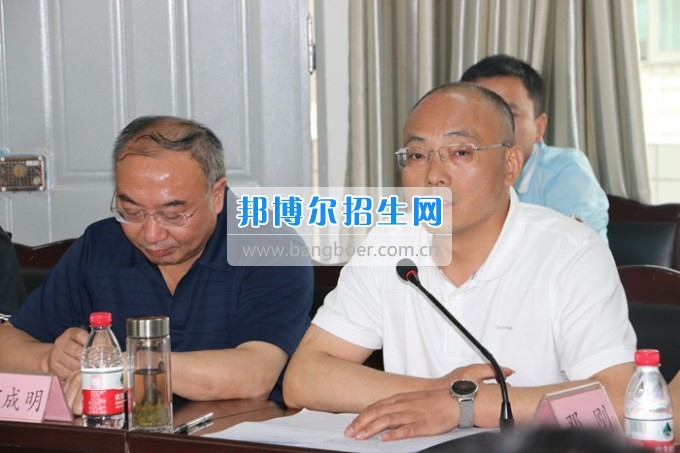 四川省政協(xié)民進主委到綿陽市交通技工學(xué)校校進行調(diào)研