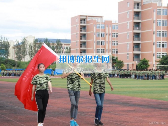 西昌現(xiàn)代職業(yè)技術(shù)學校舉行2017級新生軍訓閱兵式暨軍訓表彰大會
