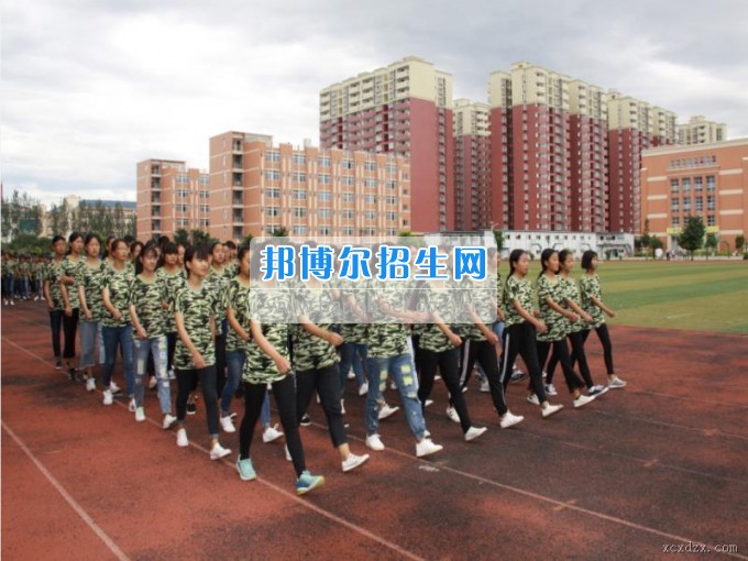 西昌現(xiàn)代職業(yè)技術(shù)學校舉行2017級新生軍訓閱兵式暨軍訓表彰大會