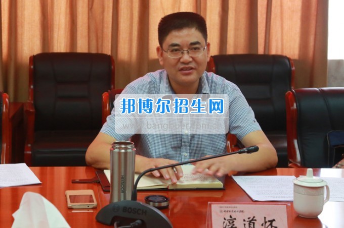市委機(jī)構(gòu)編制委員會(huì)辦公室主任淳道懷一行來綿陽(yáng)市信息科技學(xué)校開展機(jī)構(gòu)編制工作調(diào)研