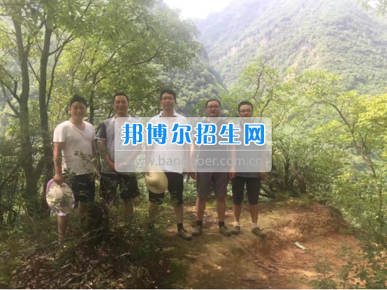 四川信息職業(yè)技術(shù)學(xué)院深入貧困村開展精準識別復(fù)核工作