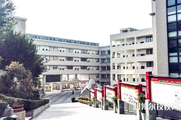 重慶輕工業(yè)學校2020年報名條件、招生要求、招生對象