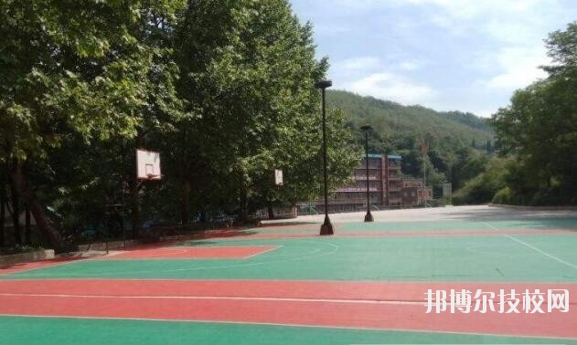 貴州現(xiàn)代經(jīng)濟(jì)學(xué)校2020年學(xué)費(fèi)、收費(fèi)多少