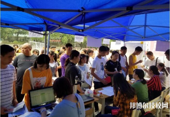 銅仁中等職業(yè)學校2020年報名條件、招生要求、招生對象