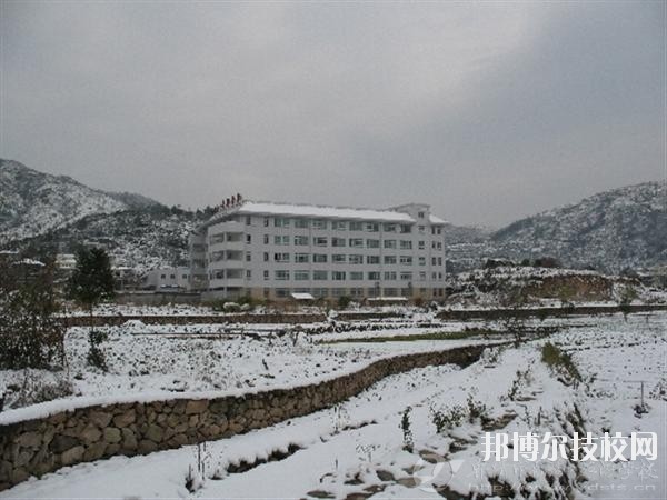 樂清市雁蕩山旅游學(xué)校2020年學(xué)費(fèi)、收費(fèi)多少 